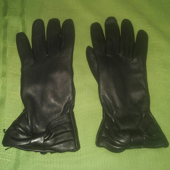 Intercontinental Accessories - Vintage Intercontinental Leather Gloves - Women's